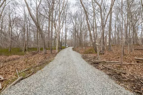 34 Browns Ln, Old Lyme, CT 06371