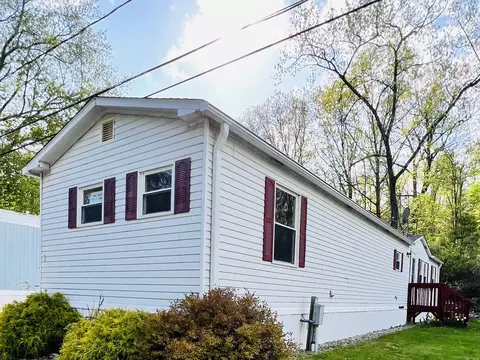 91 Chaffeeville Rd #TRLR 3, Mansfield, CT 06250
