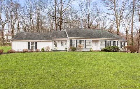 29 Grove Hill Rd, Woodbridge, CT 06525