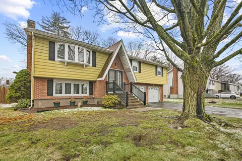 17 Gordon Ln, East Hartford, CT 06118