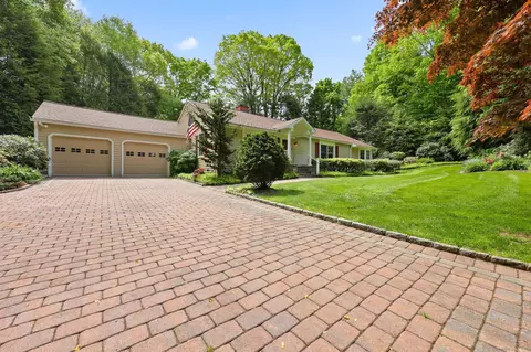 26 Bunker Hill Dr, Trumbull, CT 06611