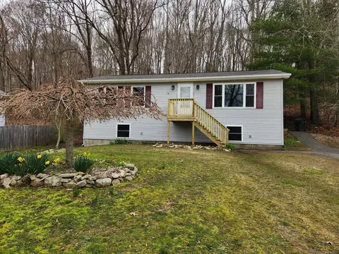 4 Glen Rd, Uncasville, CT 06382