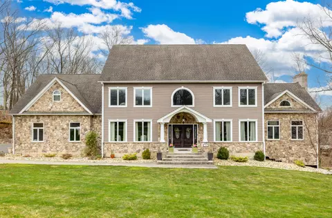 5 W Ridge Dr, Rocky Hill, CT 06067
