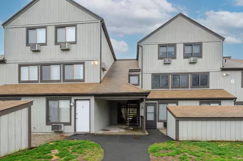 12 Pineview Dr # B, Branford, CT 06405