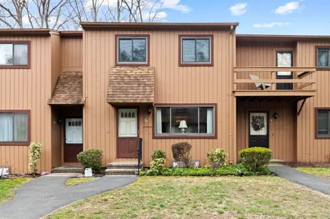 32 Orangewood Dr W #32, Derby, CT 06418