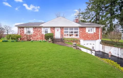 67 Margarite Rd, Middletown, CT 06457