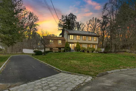 28 Blackberry Rd, Trumbull, CT 06611