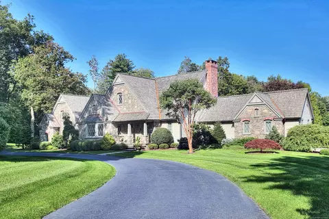 200 Mine Hill Rd, Fairfield, CT 06824