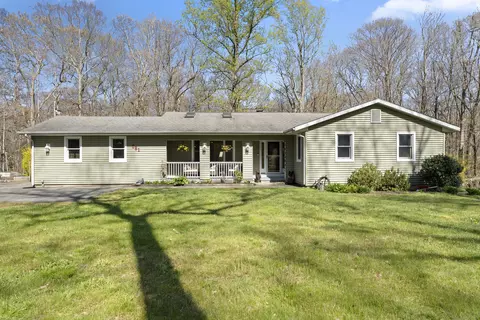 661 S Hoop Pole Rd, Guilford, CT 06437