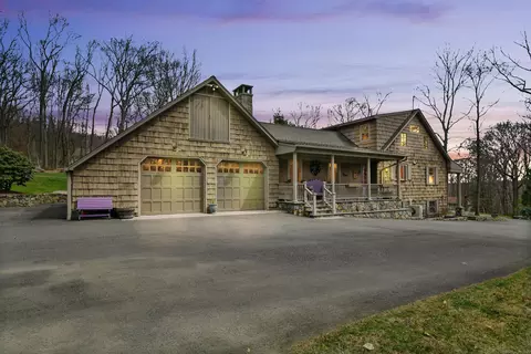 57 Greenwood Ln, Monroe, CT 06468