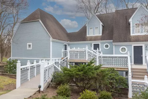 421 Old Pond Ln #421, Norwich, CT 06360