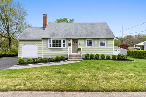 23 Pinnacle Rd, Plainville, CT 06062