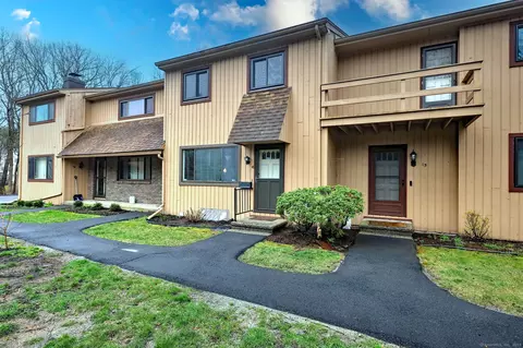 16 Orangewood W #16, Derby, CT 06418