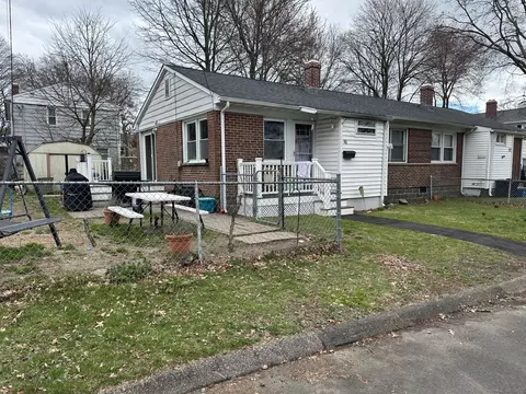 55 Bullard Ct, Stratford, CT 06614