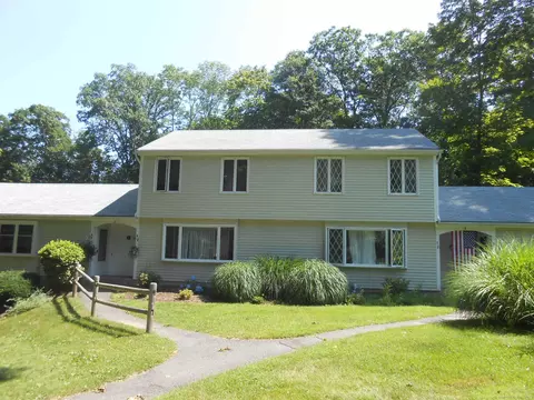 20 Comstock Ave #2B, Essex, CT 06442