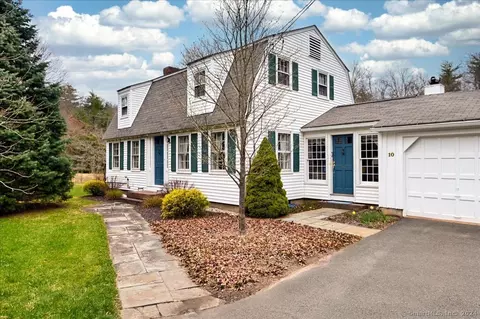 10 Canton Rd, Simsbury, CT 06092