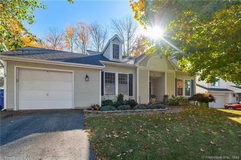 27 Hitchingpost Dr, Torrington, CT 06790