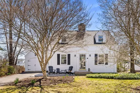 83 Bentwood Rd, West Hartford, CT 06107