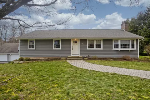 10 Olde Salem Dr, Somers, CT 06071