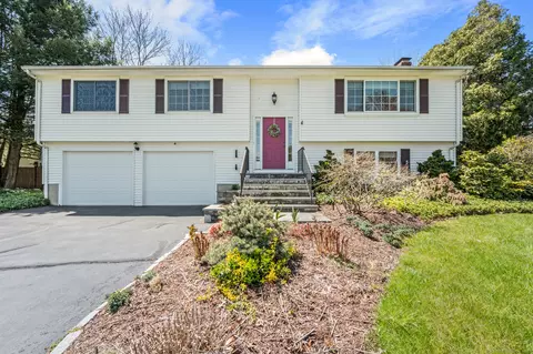 2 Alford Dr, Windsor, CT 06095