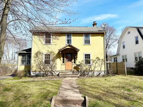35 Spring St, Glastonbury, CT 06033