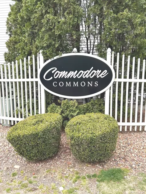 9 Commodore Cmns #9, Derby, CT 06418