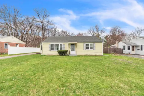 11 Nelson Dr, Bloomfield, CT 06002