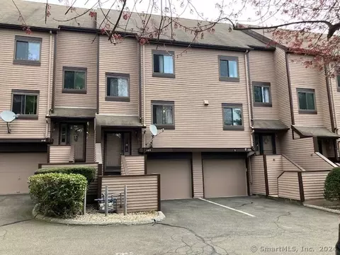 196 New Haven Ave #105, Derby, CT 06418