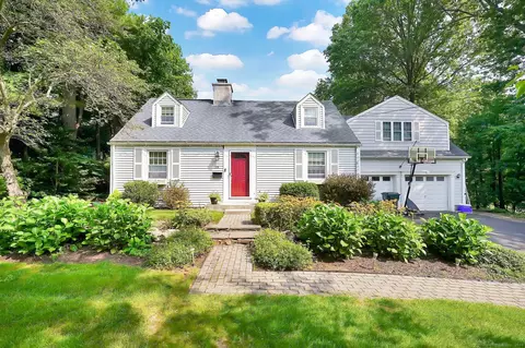 28 Walker Ln, West Hartford, CT 06117