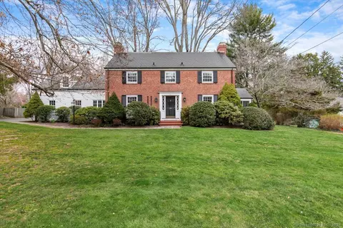 54 Fennbrook Dr, Hamden, CT 06517