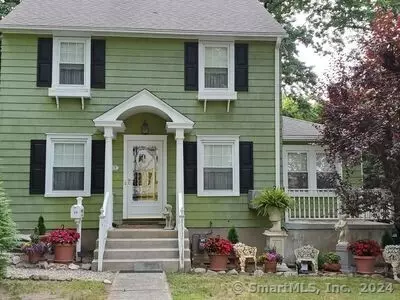 19 Woodledge Rd, Stamford, CT 06907