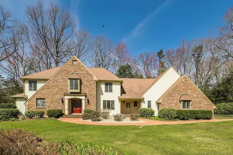 30 Cheltenham Way, Avon, CT 06001