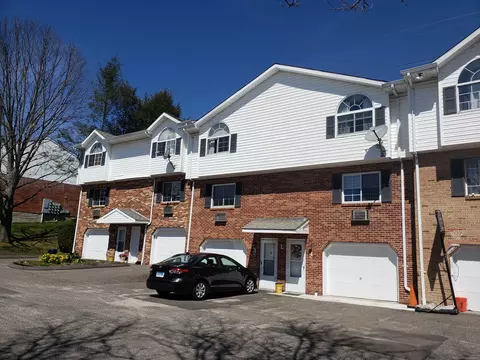 24 Blueridge Dr #L-4, Waterbury, CT 06704