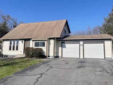 54 Village Cir, Naugatuck, CT 06770