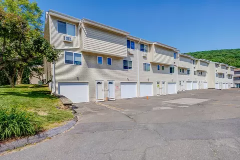 220 Main St #9D, New Hartford, CT 06057
