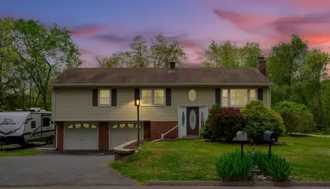 21 Oakmont St, Enfield, CT 06082