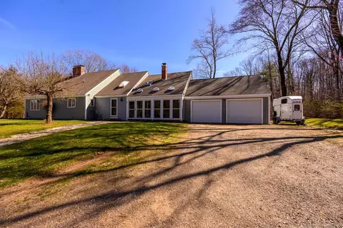696 Old Turnpike Rd, Woodstock, CT 06281