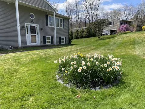 6 Greenridge Dr, Brookfield, CT 06804