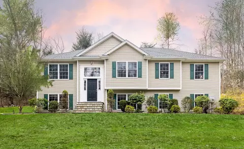 10 Spring Ln, Brookfield, CT 06804
