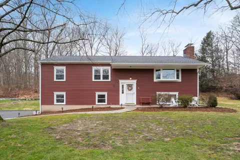 5 Cindy Ln, Norwalk, CT 06851