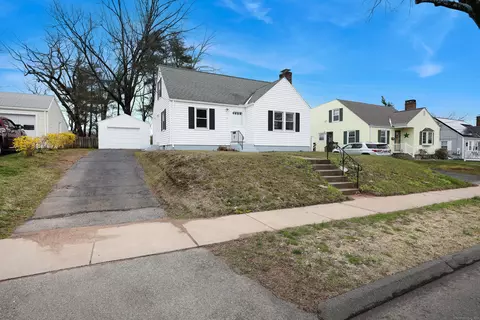 19 Crestwood Dr, Manchester, CT 06040