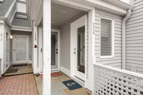 214 Breakers Ln #214, Stratford, CT 06615