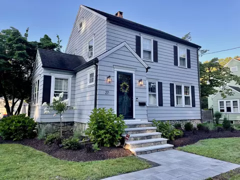 27 Evelyn St, Trumbull, CT 06611
