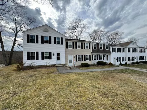 1 Lakeside Dr #1 - J, Ledyard, CT 06339