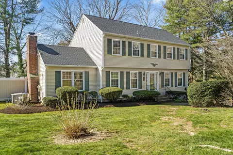 10 Nut Plains Rd W, Guilford, CT 06437