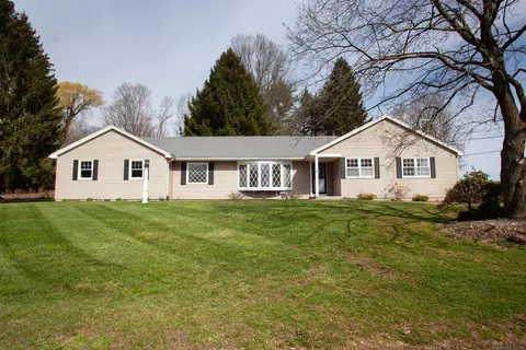 10 Crane Hill Rd, Suffield, CT 06078