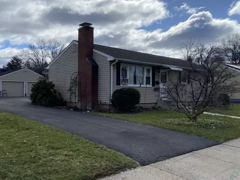692 Hillside Ave, Hartford, CT 06106