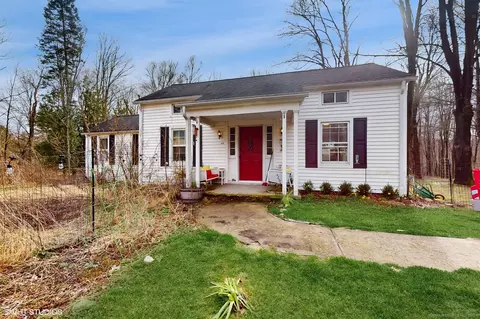45 Dodgingtown Rd, Newtown, CT 06470