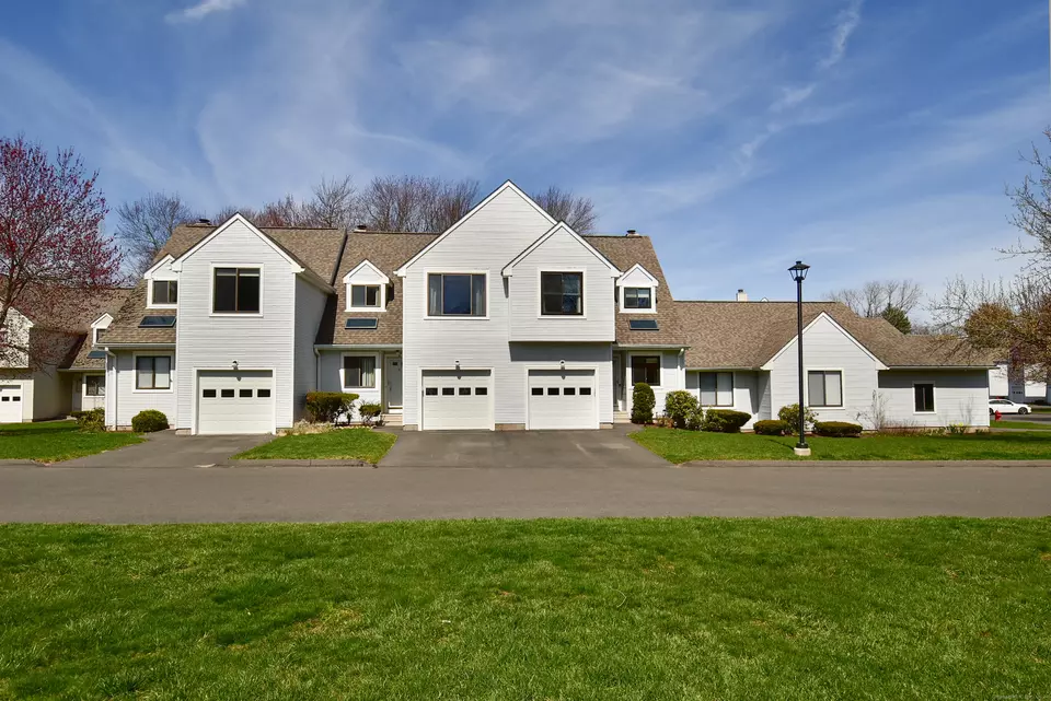 9 Woods Run 215, Farmington, CT 06032 30 Photos Movoto