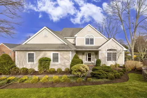 35 W Rock Trl, Stamford, CT 06905